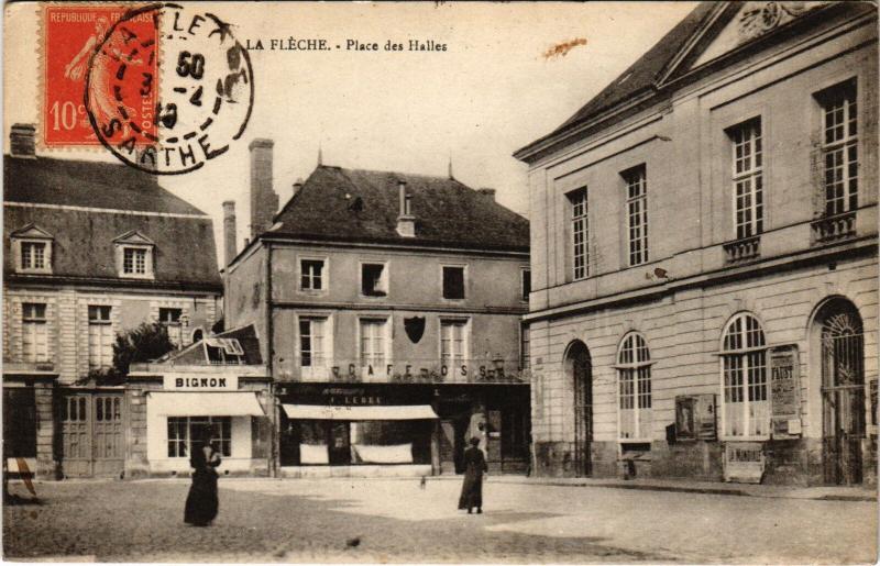 Carte postale ancienne La Fleche Place des Halles