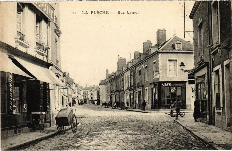 Carte postale ancienne La Fleche Rue Carnot
