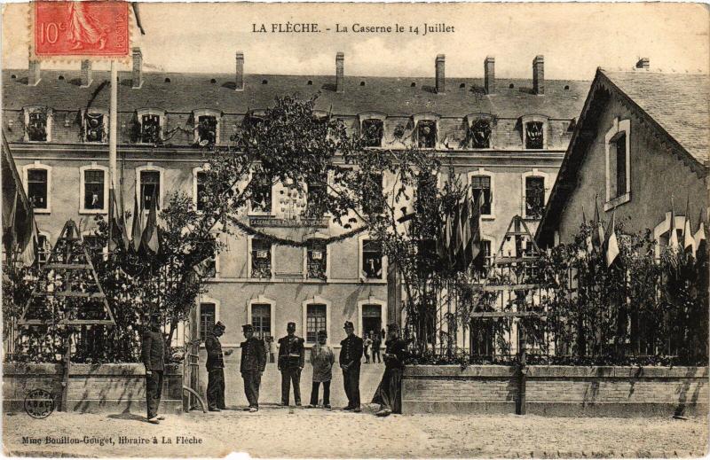 Carte postale ancienne La Fleche la Caserne le 14 Juillet