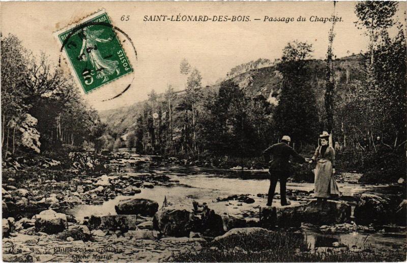 Carte postale ancienne St Leonard des Bois passage de Chapelet