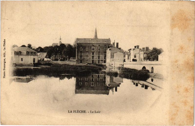 Carte postale ancienne La Fleche Place Henri Iv la Poste