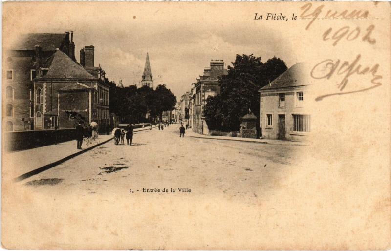 Carte postale ancienne La Fleche entree de la ville