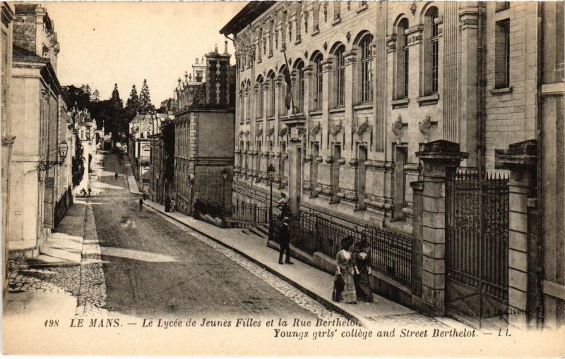 Carte postale ancienne Le Mans Lycee de Jeunes Filles Rue Berthelot au Mans