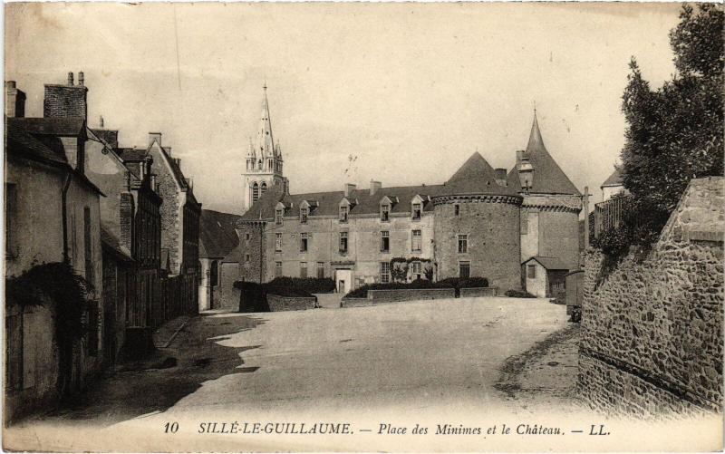 Carte postale ancienne Sille Guillaume Place des Minimes et le Chateau