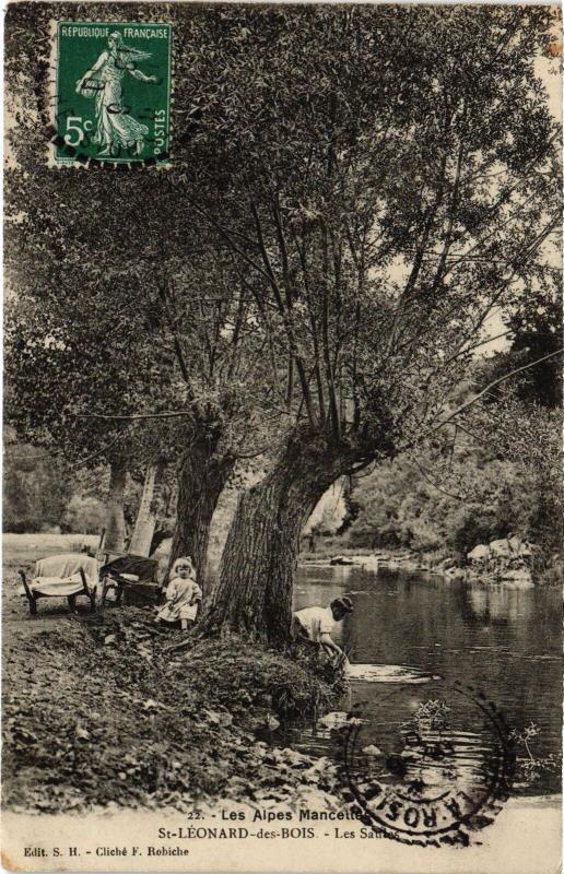 Carte postale ancienne St Leonard des Bois les Saules