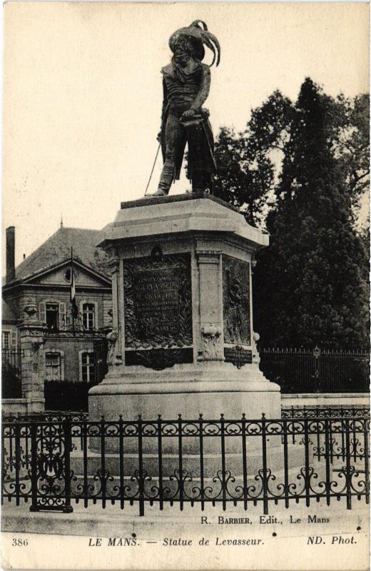 Carte postale ancienne Le Mans Statue de Levasseur au Mans