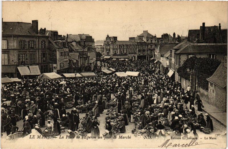 Carte postale ancienne Le Mans Place de l'Eperon au Mans