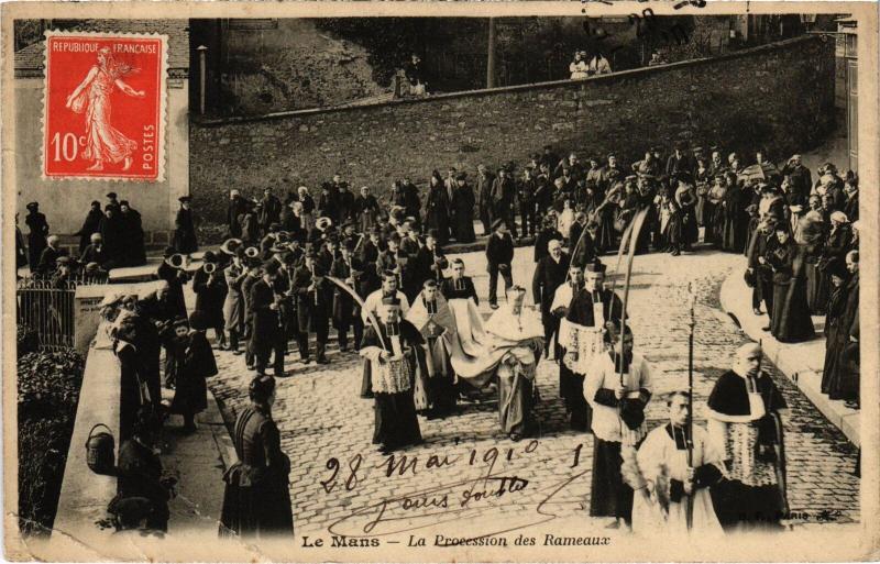 Carte postale ancienne Le Mans Procession des Rameaux au Mans