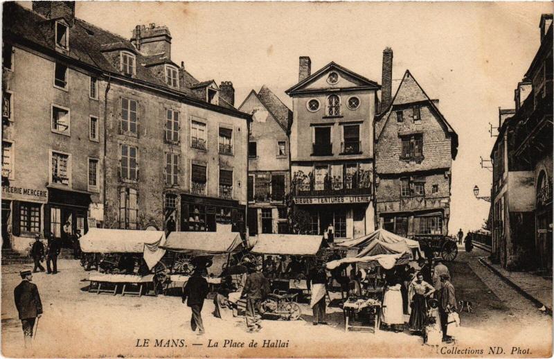 Carte postale ancienne Le Mans Place de Hallai au Mans