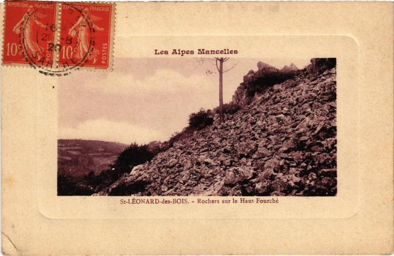 Carte postale ancienne St Leonard des Bois Rochers sur le Haut Fourche