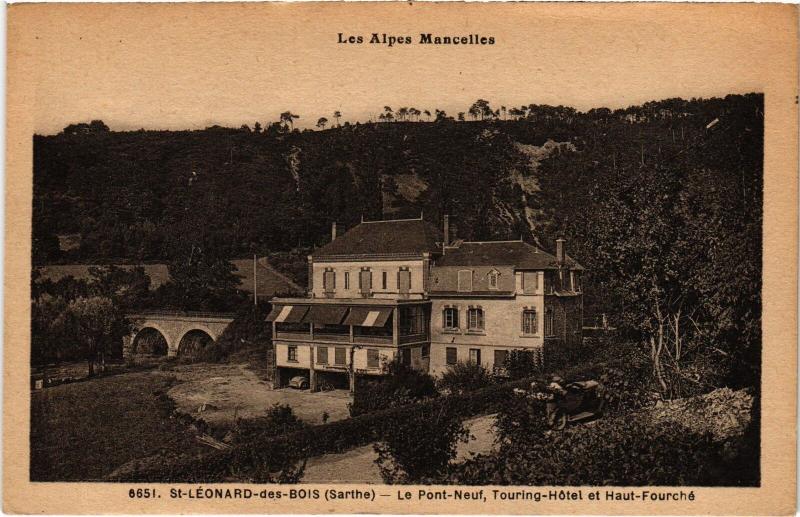 Carte postale ancienne St Leonard des Bois Pont Neuf Touring Hotel