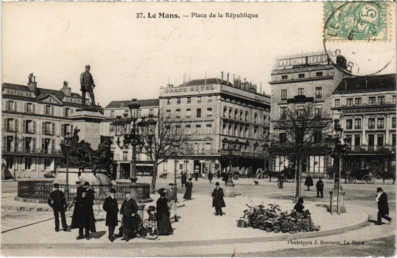 Carte postale ancienne Le Mans Place de la Republique au Mans