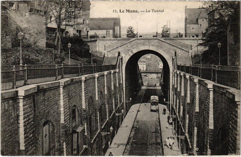 Carte postale ancienne Le Mans le Tunnel au Mans