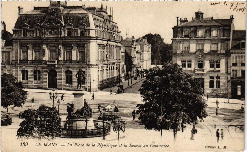 Carte postale ancienne Le Mans Place de la Republique Bourse du Commerce au Mans