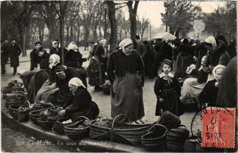 Carte postale ancienne Le Mans un coin du marche au Mans