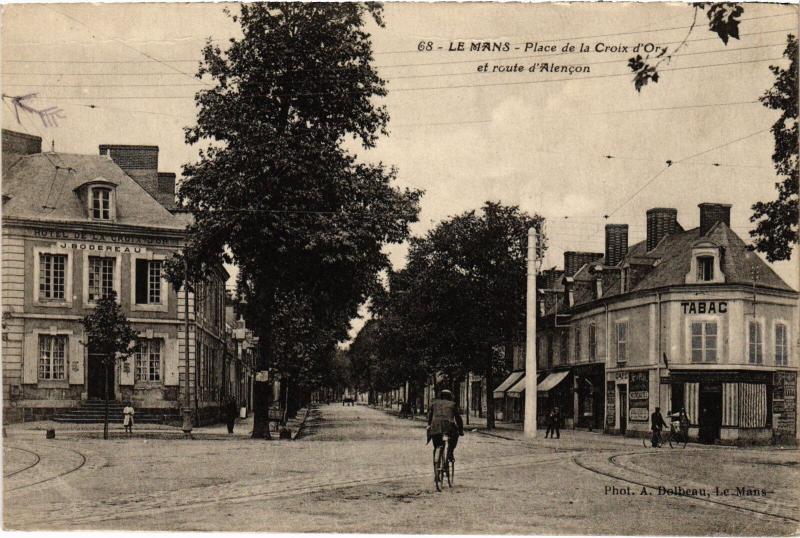 Carte postale ancienne Le Mans Place de la Croix d'Or au Mans