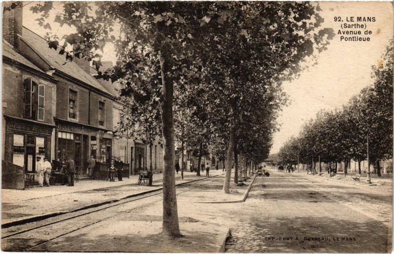 Carte postale ancienne Le Mans Avenue de Pontlieue au Mans