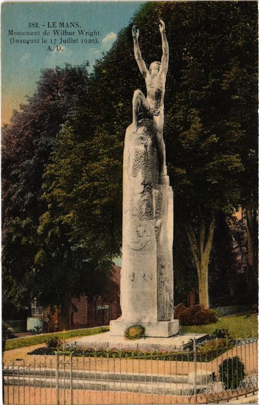 Carte postale ancienne Le Mans Monument de Wilbur Wright au Mans