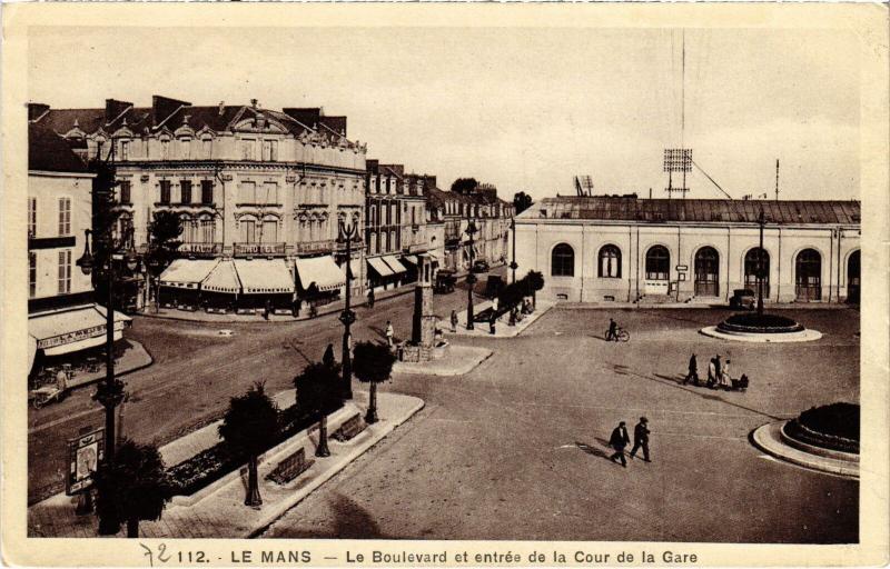Carte postale ancienne Le Mans Boulevard et entree de la Cour de la Gare au Mans