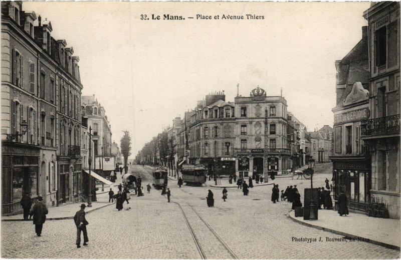 Carte postale ancienne Le Mans Place et Avenue Thiers au Mans
