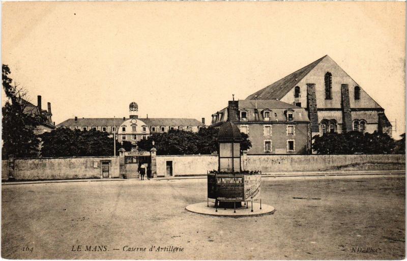 Carte postale ancienne Le Mans Caserne d'Artillerie au Mans