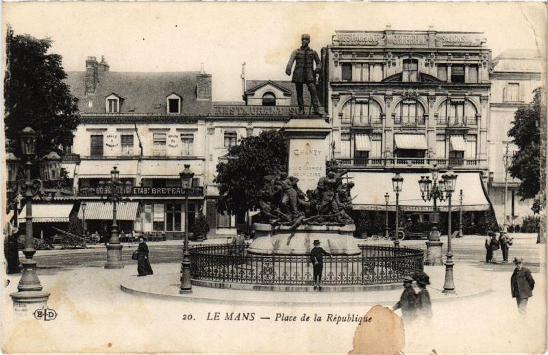 Carte postale ancienne Le Mans Place de la Republique au Mans