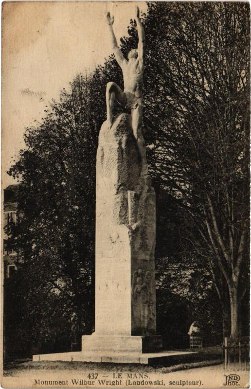 Carte postale ancienne Le Mans Monument de Wilbur Wright au Mans