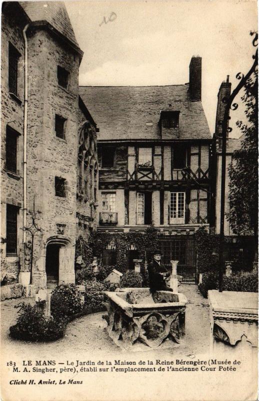 Carte postale ancienne Le Mans Maison de la Reine Berengere le jardin au Mans