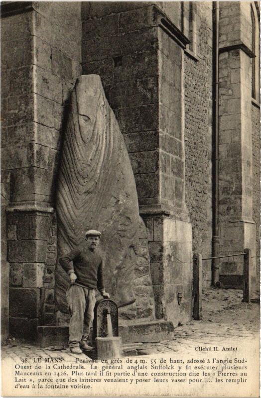Carte postale ancienne Le Mans la Cathedrale Peulvau en gres au Mans