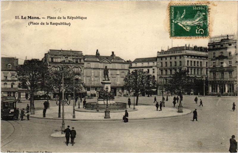 Carte postale ancienne Le Mans Place de la Republique au Mans
