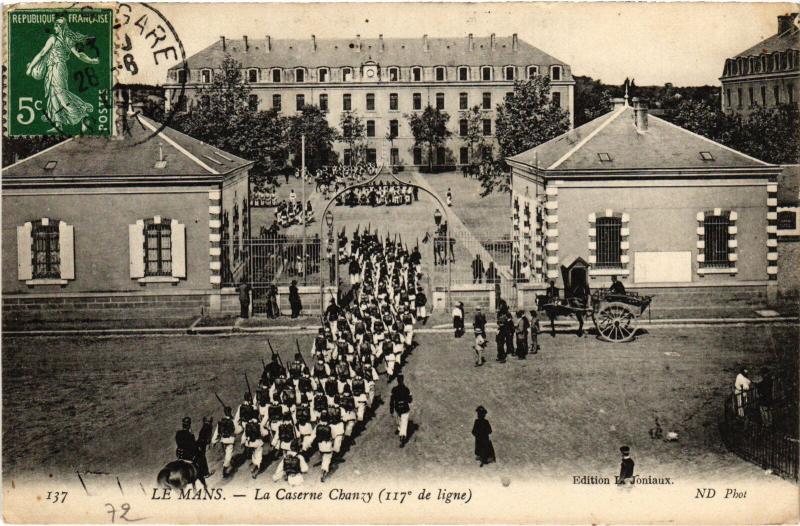 Carte postale ancienne Le Mans Caserne Chanzy au Mans