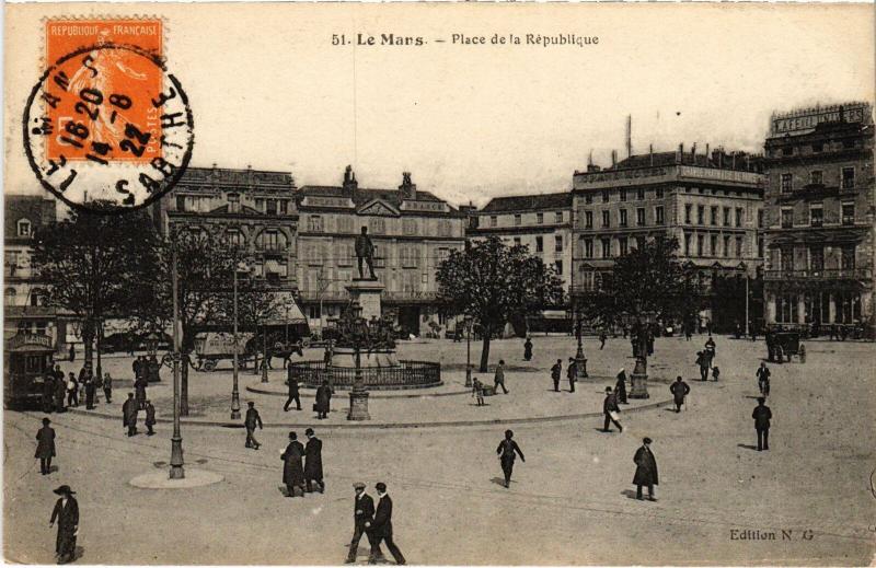 Carte postale ancienne Le Mans Place de la Republique au Mans