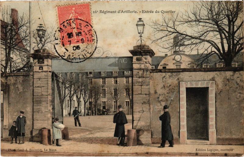 Carte postale ancienne Le Mans Caserne 26e Regiment d'Artillerie entree au Mans