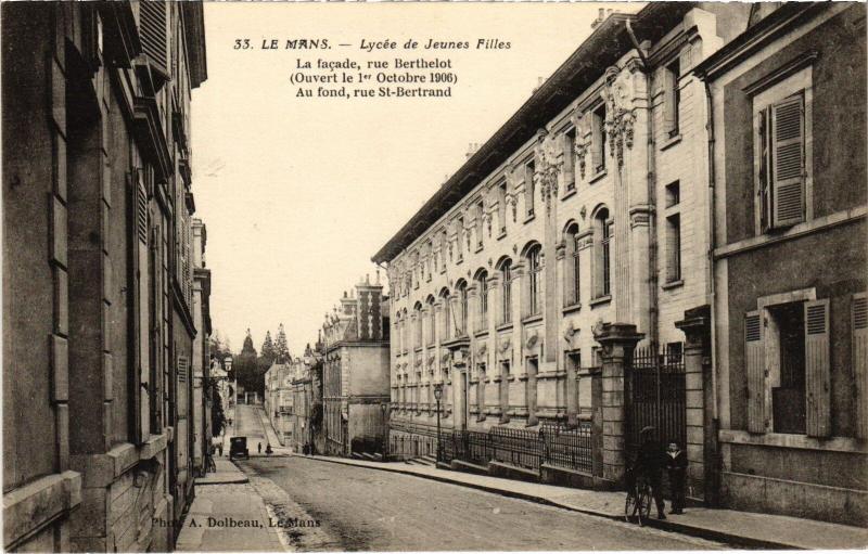 Carte postale ancienne Le Mans Lycee de Jeunes Filles au Mans