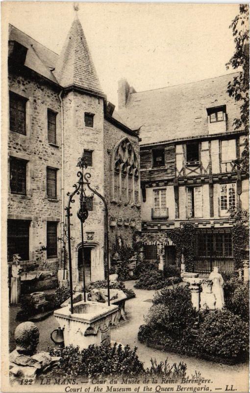 Carte postale ancienne Le Mans Cour du Musee de la Reine Berengere au Mans
