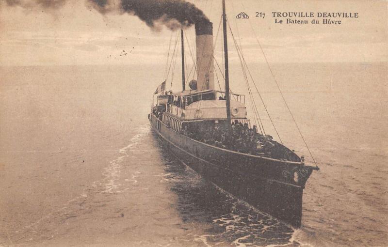 Carte postale ancienne Trouville - Deauville - Le Bateau Du Havre à Deauville