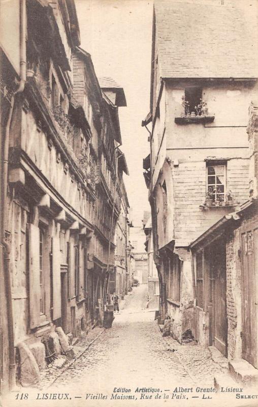 Carte postale ancienne Lisieux - Vieilles Maisons Rue De La Paix à Lisieux