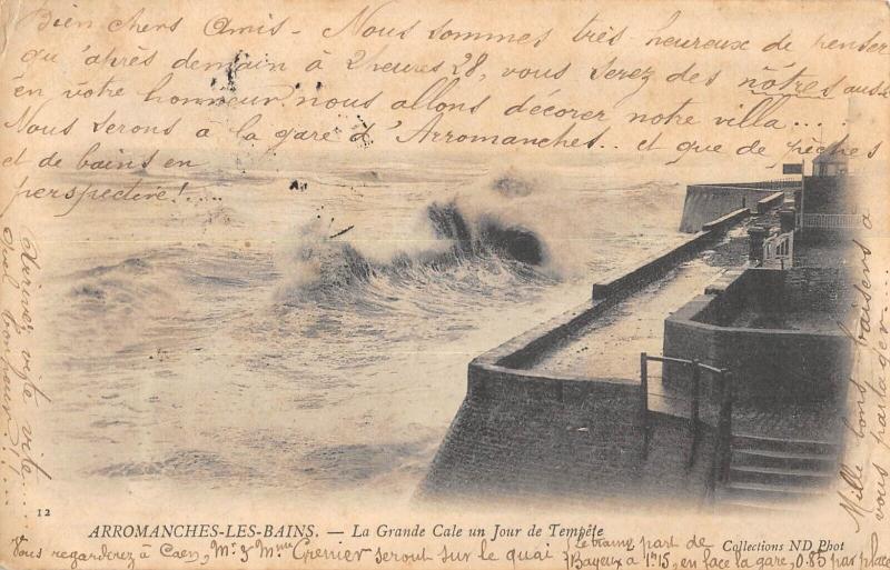 Carte postale ancienne Arromanches Les Bains - La Grande Cale Un Jour De Tempete à Arromanches-les-Bains