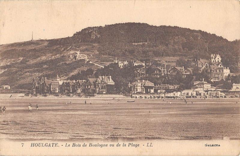Carte postale ancienne Houlgate - Le Bois De Boulogne Vu De La Plage à Houlgate