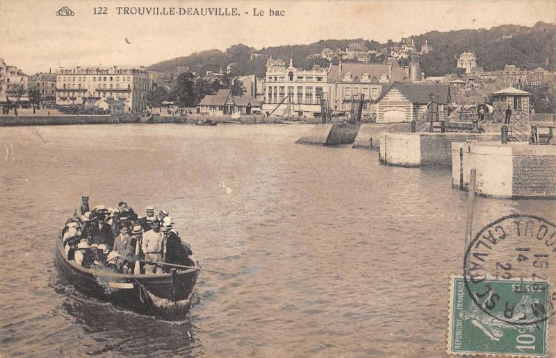 Carte postale ancienne Trouville - Deauville - Le Bac à Deauville