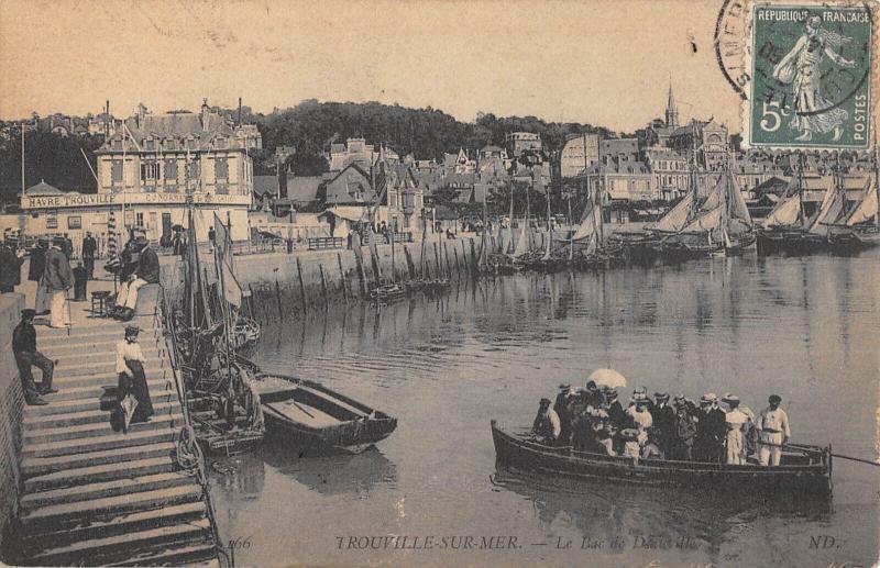 Carte postale ancienne Trouville Sur Mer - Le Bac De Deauville à Trouville-sur-Mer
