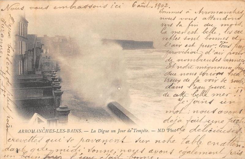 Carte postale ancienne Arromanches Les Bains - La Digue Un Jour De Tempete à Arromanches-les-Bains