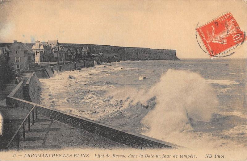 Carte postale ancienne Arromanches Les Bains - Effet De Ressac Dans La Baie Un Jour De Tempete à Arromanches-les-Bains