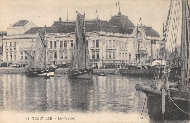 Carte postale ancienne Trouville - Le Casino