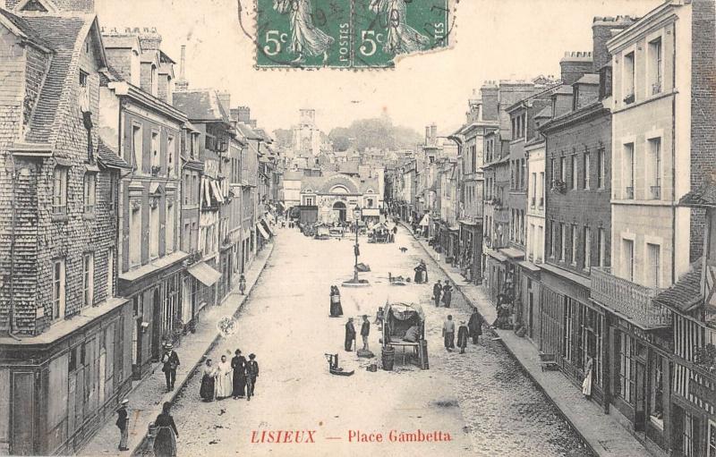 Carte postale ancienne Lisieux - Place Gambetta à Lisieux