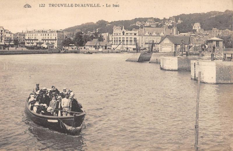 Carte postale ancienne Trouville Deauville - Le Bac à Deauville