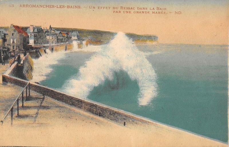 Carte postale ancienne Arromanches Les Bains - Un Effect De Ressac Dans La Baie à Arromanches-les-Bains