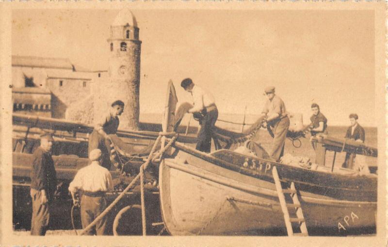 Carte postale ancienne Collioure - Plage De La Ville - Arrivee Des Pecheurs à Collioure