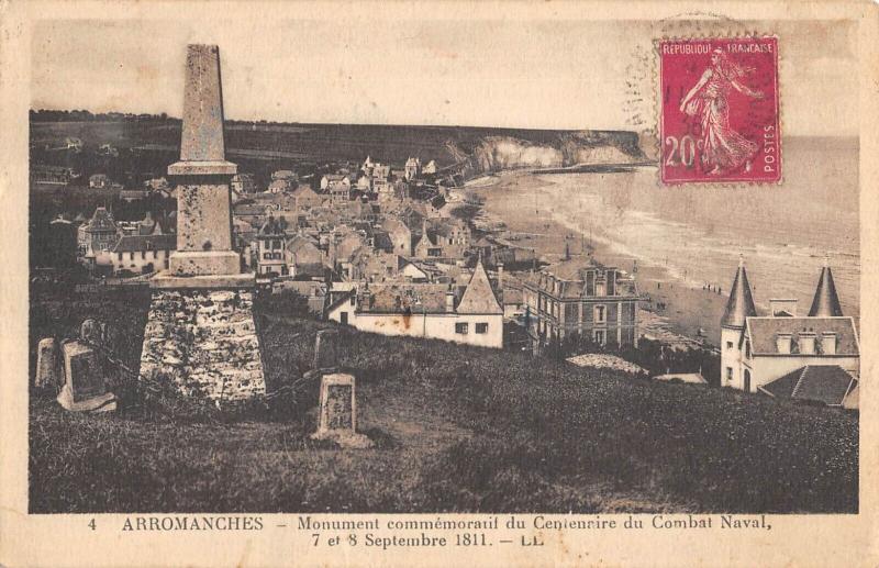 Carte postale ancienne Arromanches - Monument Commemoratif Centenaire Comabt Naval