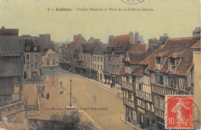 Carte postale ancienne Lisieux - Vieilles Maisons Et La Place De La Halle Au Beurre - Cpa Toilee à Lisieux